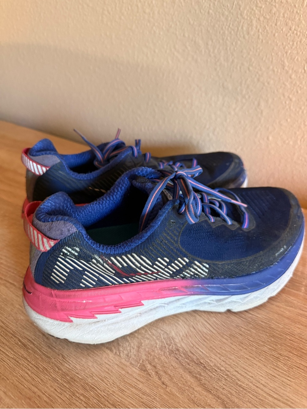HOKA One One Bondi 5 Women’s Running Shoes Blue Pink Size US 8.5